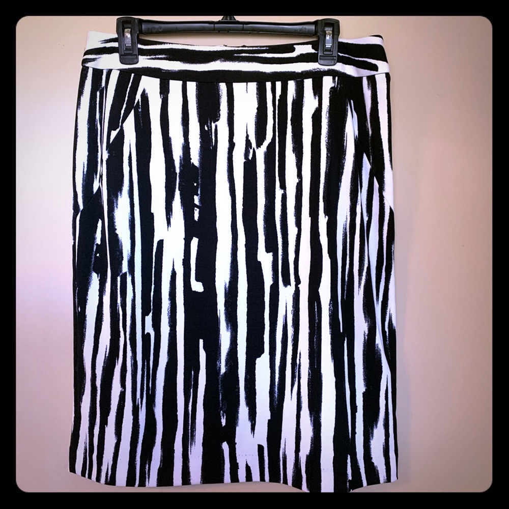 Size 12 black & white size pencil skirt